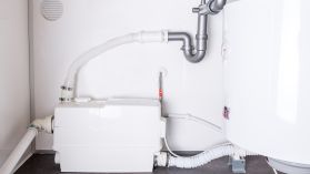 1200F411T222 Kaksi identtistä kylpyhuonetilaa ja WC