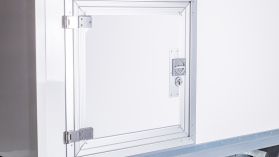 1200F411T222 Kaksi identtistä kylpyhuonetilaa ja WC