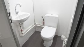 Kaksinkertainen siirrettävä WC-tila keraaminen